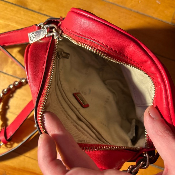 Fire engine red guess crossbody bag - Picture 1 of 2